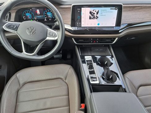 Used 2025 Volkswagen Atlas SEL image 22