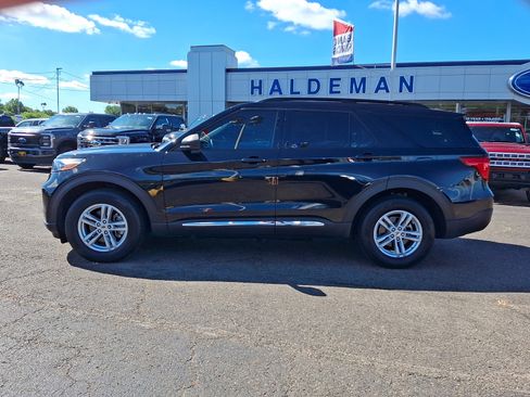 Used 2022 Ford Explorer XLT w/ Equipment Group 202A AWD/4WD image 4
