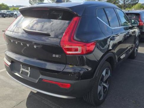 Used 2025 Volvo XC40 B5 Plus AWD/4WD image 2
