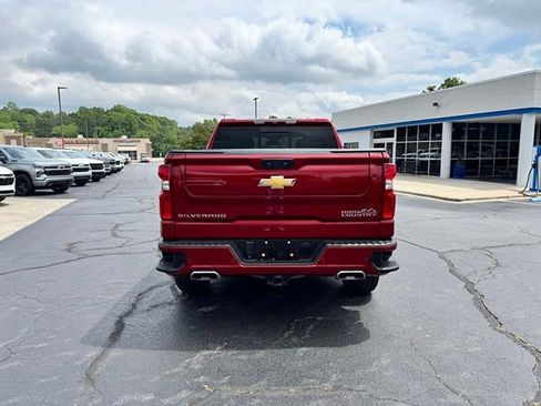 Used 2024 Chevrolet Silverado 1500 High Country w/ High Country Premium Package AWD/4WD image 4