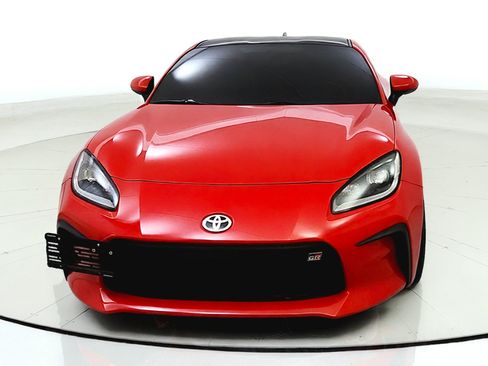 Used 2023 Toyota GR86 Premium RWD image 2