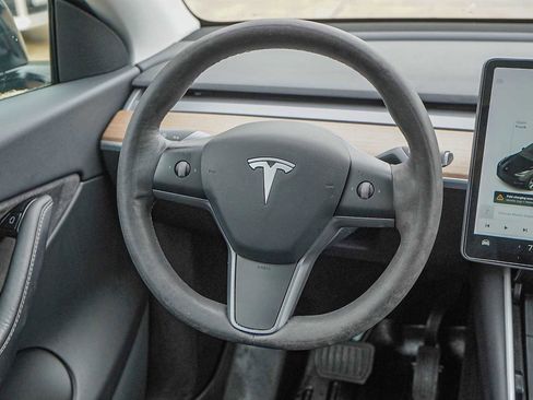 Used 2021 Tesla Model Y Long Range image 23