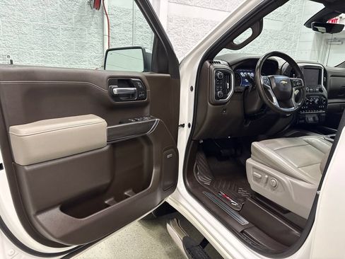 Used 2020 Chevrolet Silverado 1500 LTZ w/ LTZ Premium Package AWD/4WD image 15