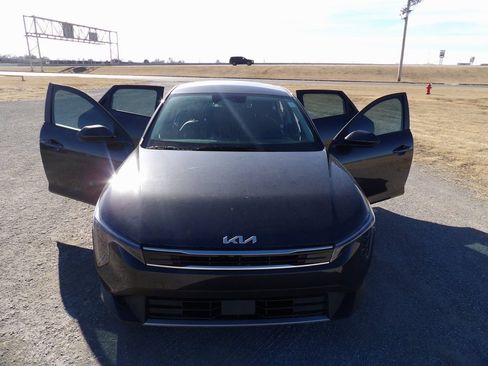 Used 2025 Kia K4 EX image 32