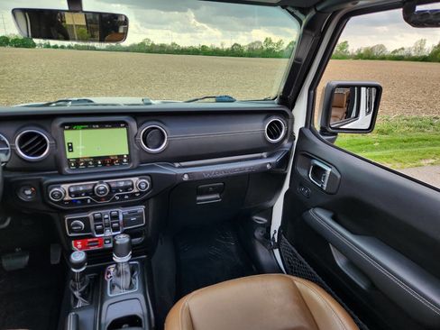 Used 2021 Jeep Wrangler Unlimited Rubicon 4xe w/ Cold Weather Group AWD/4WD image 19