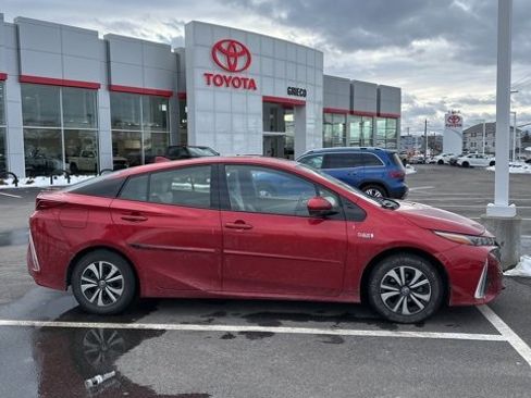 Used 2018 Toyota Prius Prime Plus image 2
