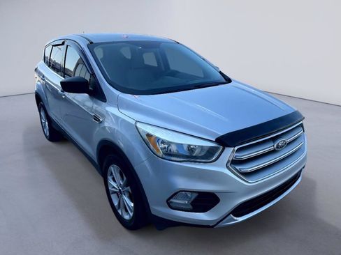 Used 2017 Ford Escape SE FWD image 4