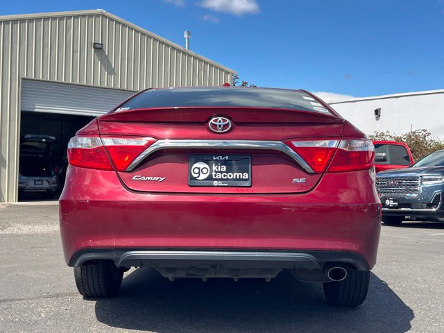 Used 2016 Toyota Camry SE w/ Moonroof Package FWD image 6