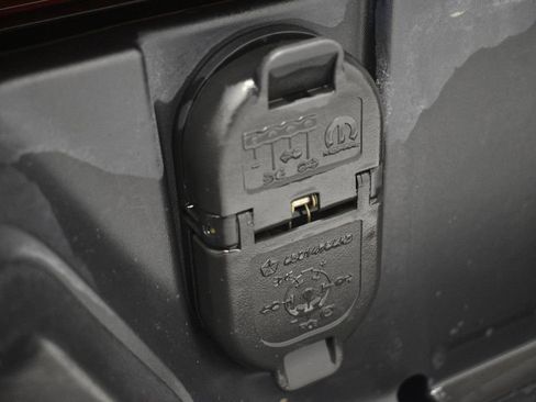 Used 2018 RAM 1500 Laramie w/ Convenience Group image 18