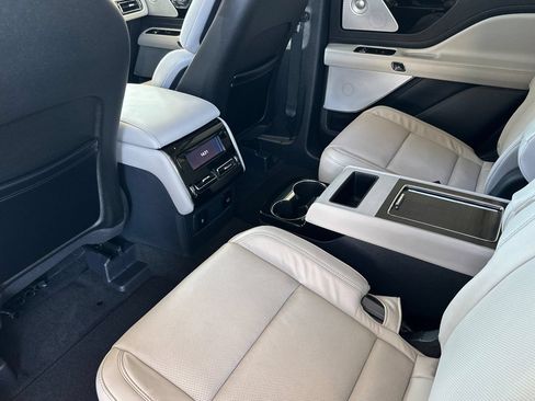 New 2025 Lincoln Aviator Reserve w/ Equipment Group 201A AWD/4WD image 11