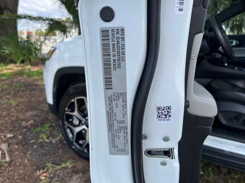 Used 2025 Jeep Compass Limited AWD/4WD image 28