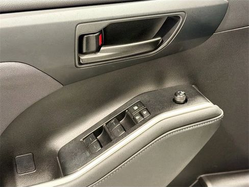 Certified 2023 Toyota Highlander L image 15