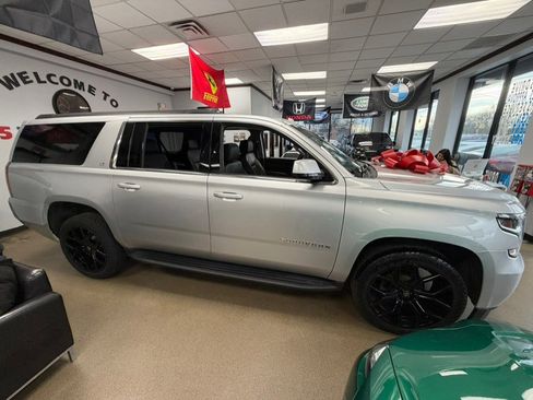 Used 2020 Chevrolet Suburban LT image 4