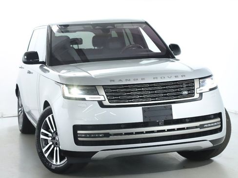 Used 2023 Land Rover Range Rover SE image 2