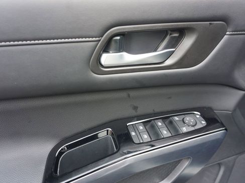 Used 2024 Nissan Pathfinder SL FWD image 4