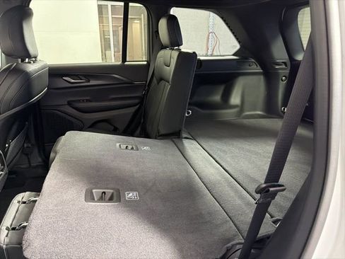 New 2025 Jeep Grand Cherokee Altitude image 23