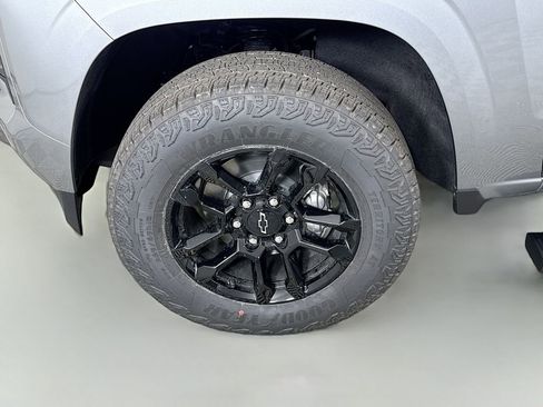 Used 2025 Chevrolet Colorado Z71 w/ Midnight Edition image 32