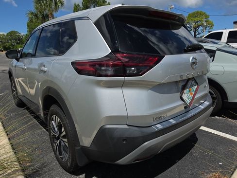 Used 2021 Nissan Rogue SV FWD image 12