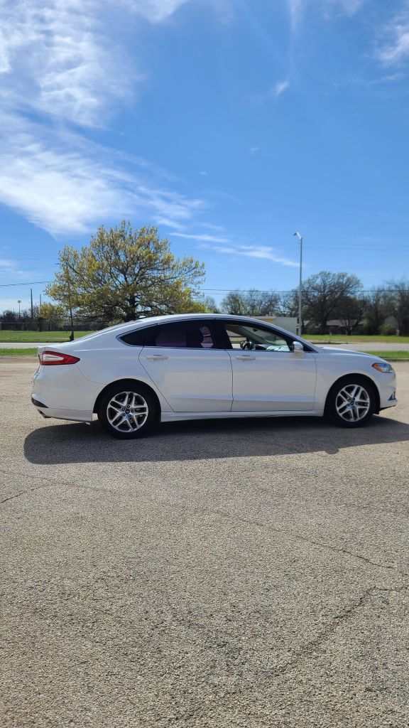 Used 2013 Ford Fusion SE FWD image 4