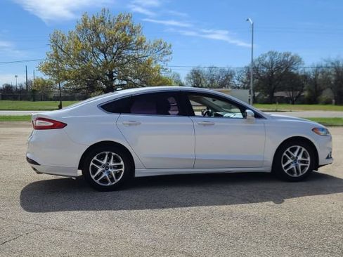 Used 2013 Ford Fusion SE FWD image 4