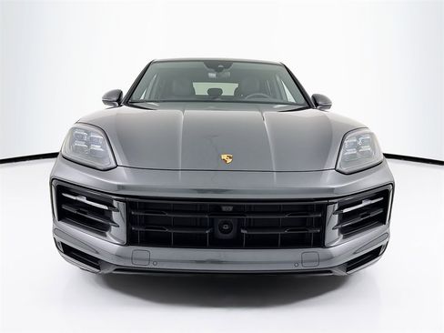 Certified 2025 Porsche Cayenne Coupe image 6