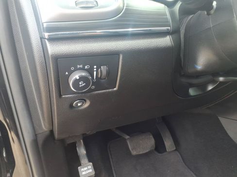 Used 2019 Jeep Grand Cherokee Limited AWD/4WD image 3