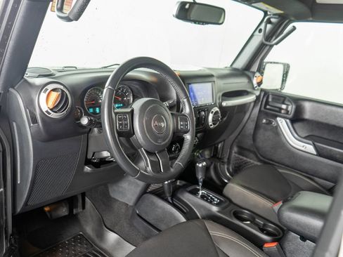 Used 2016 Jeep Wrangler Unlimited Sahara w/ Connectivity Group AWD/4WD image 13