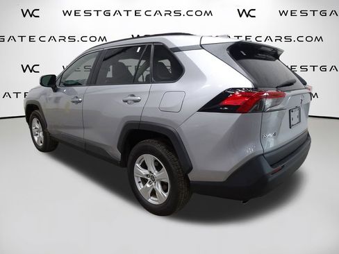 Used 2021 Toyota RAV4 XLE w/ Convenience Package FWD image 5