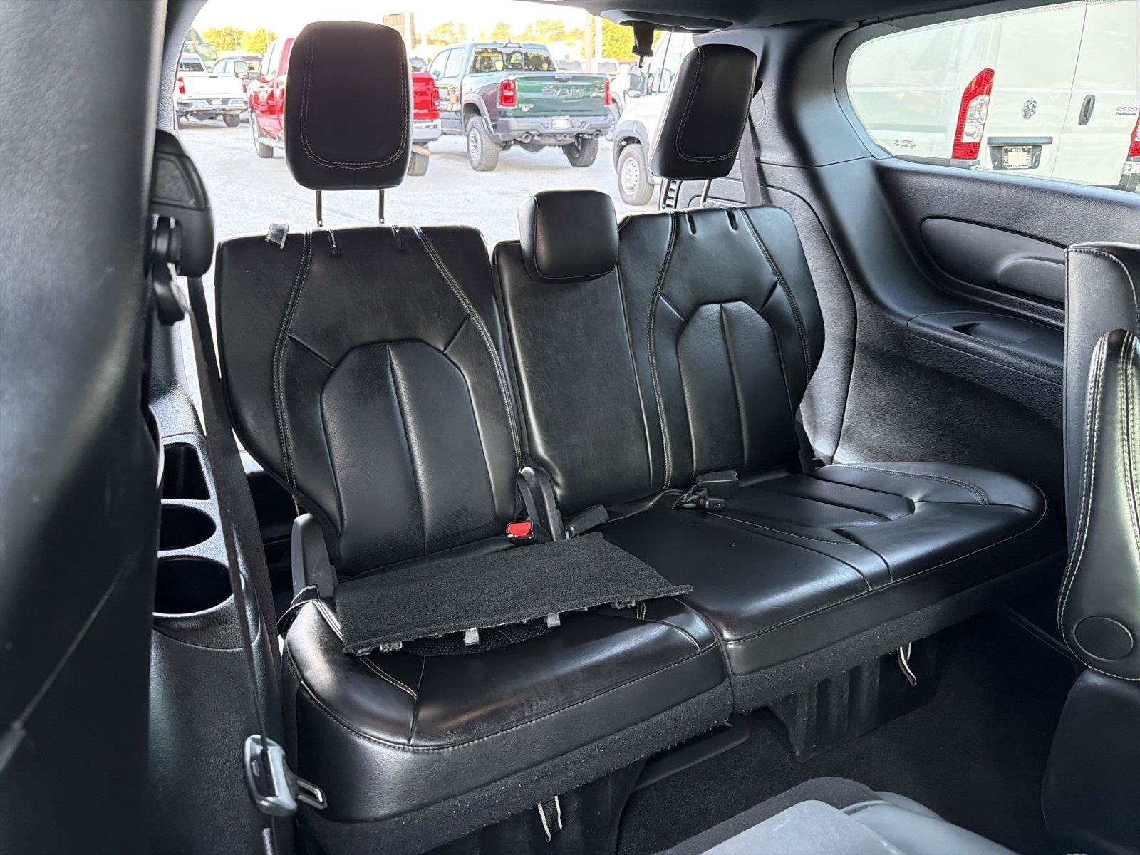 Used 2024 Chrysler Pacifica Limited FWD image 13