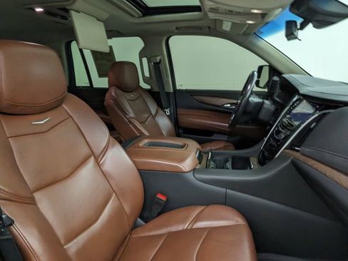 Used 2019 Cadillac Escalade Premium Luxury w/ Escalade Sport Edition AWD/4WD image 42