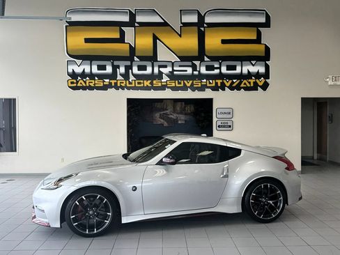 Used 2015 Nissan 370Z NISMO RWD image 6