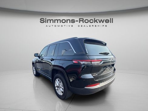 Used 2024 Jeep Grand Cherokee Laredo X w/ Luxury Tech Group I AWD/4WD image 2