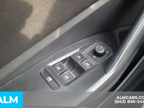 Used 2024 Volkswagen Jetta SE image 32