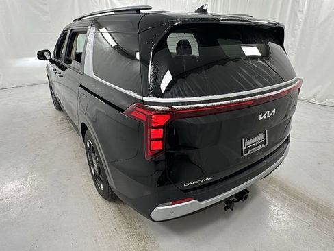 New 2026 Kia Carnival EX FWD image 5