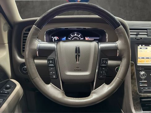 Used 2016 Lincoln Navigator L Select image 41