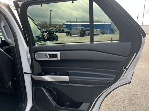 Used 2024 Ford Explorer Limited image 35