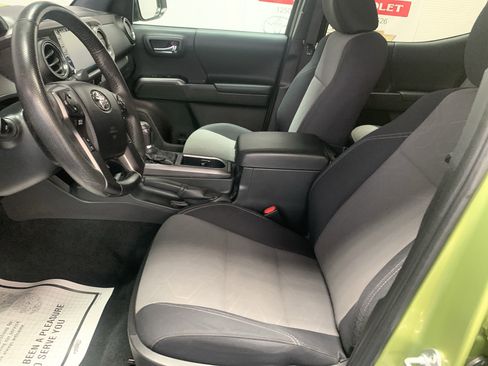 Used 2023 Toyota Tacoma TRD Off-Road image 13