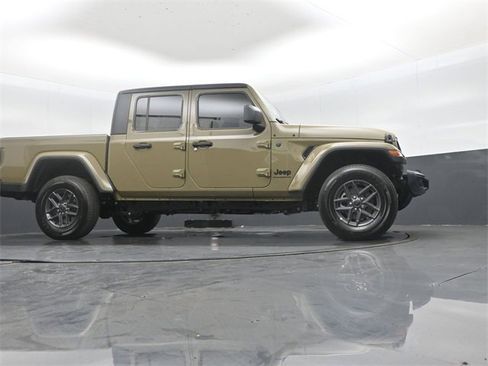 New 2025 Jeep Gladiator Sport image 44