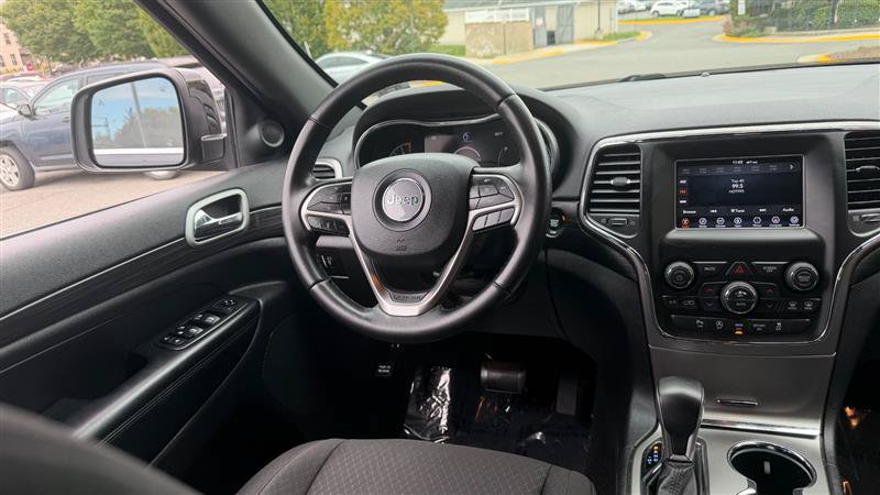 Used 2020 Jeep Grand Cherokee Laredo AWD/4WD image 24