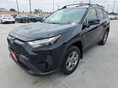Used 2025 Toyota RAV4 XLE w/ Convenience Package AWD/4WD image 3