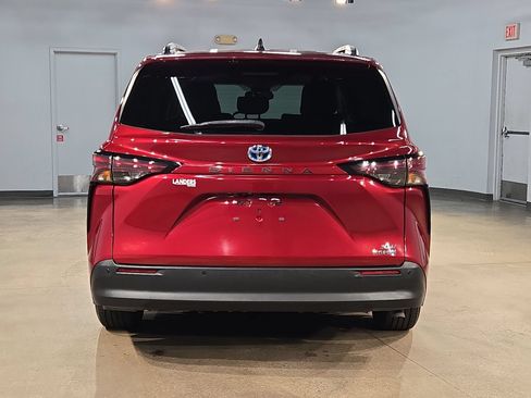 Used 2023 Toyota Sienna XLE FWD image 6