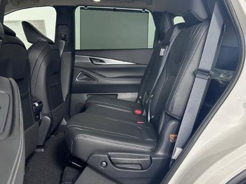 Certified 2025 INFINITI QX60 Luxe image 20