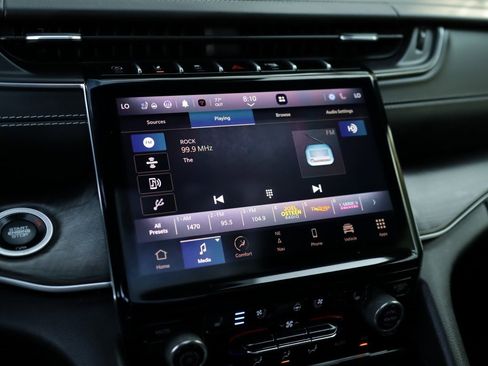 Used 2022 Jeep Grand Cherokee Overland w/ Luxury Tech Group IV image 14