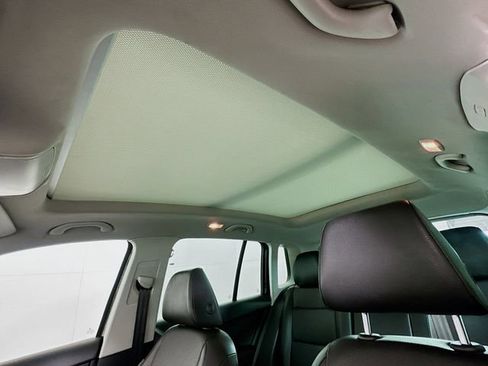 Used 2013 Volkswagen Tiguan SE image 19
