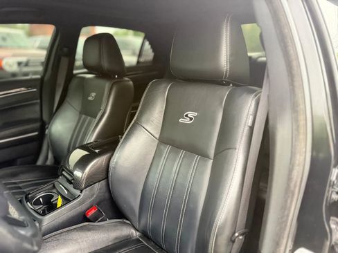 Used 2017 Chrysler 300 S AWD/4WD image 10