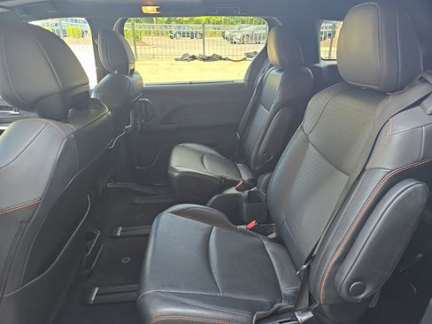 Used 2024 Toyota Sienna XSE FWD image 15