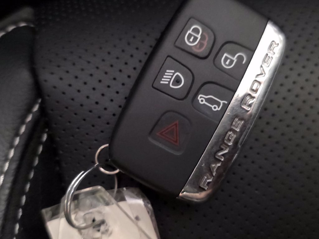 Used 2019 Land Rover Range Rover Velar R-Dynamic SE AWD/4WD image 36