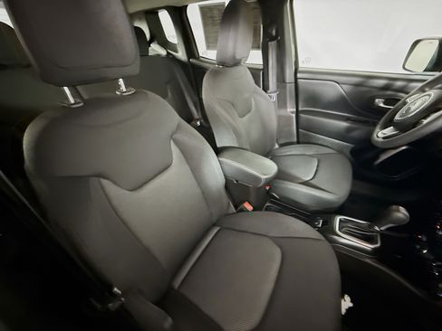 Used 2023 Jeep Renegade Latitude AWD/4WD image 34