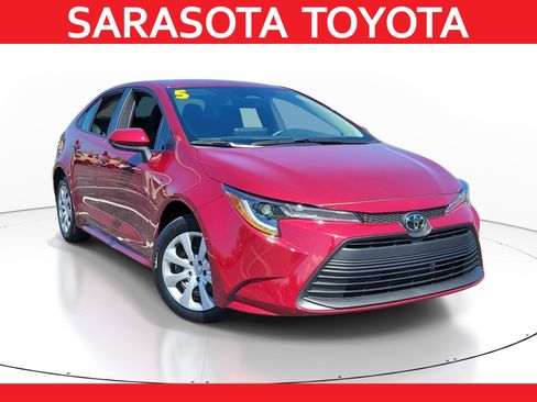 Certified 2025 Toyota Corolla LE FWD image 1
