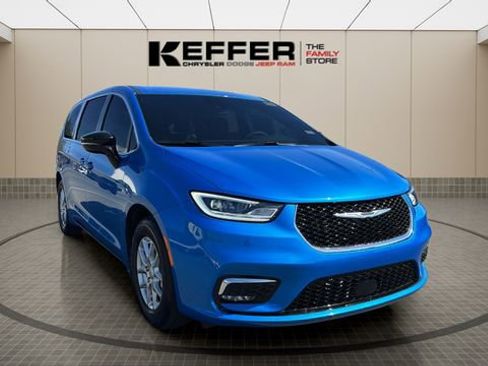 New 2026 Chrysler Pacifica Select image 7